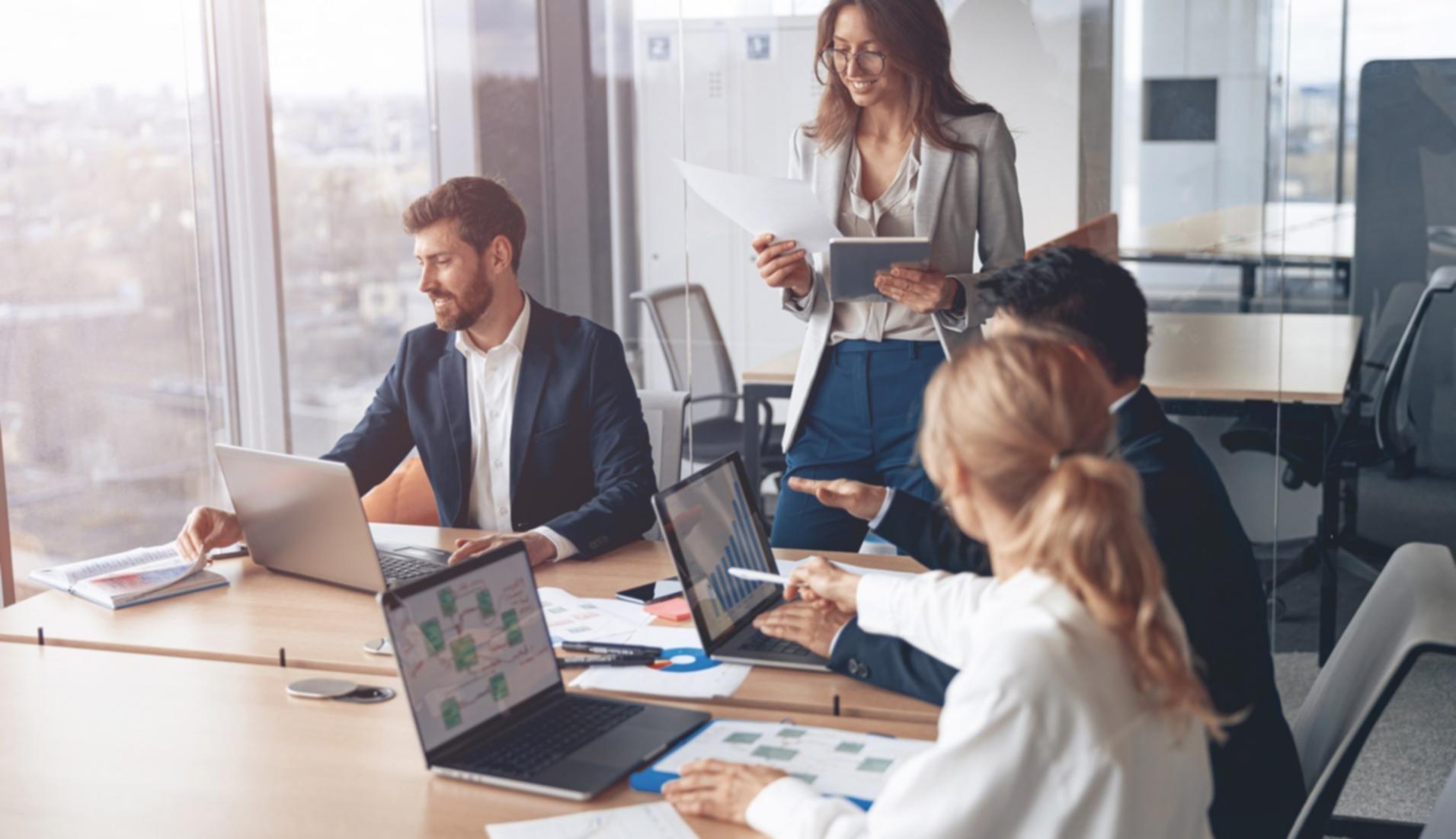 Διαδραστικό περιβάλλον εκπαιδευτικής πλατφόρμας με ζωντανή επικοινωνία και εργαλεία συνεργασίας