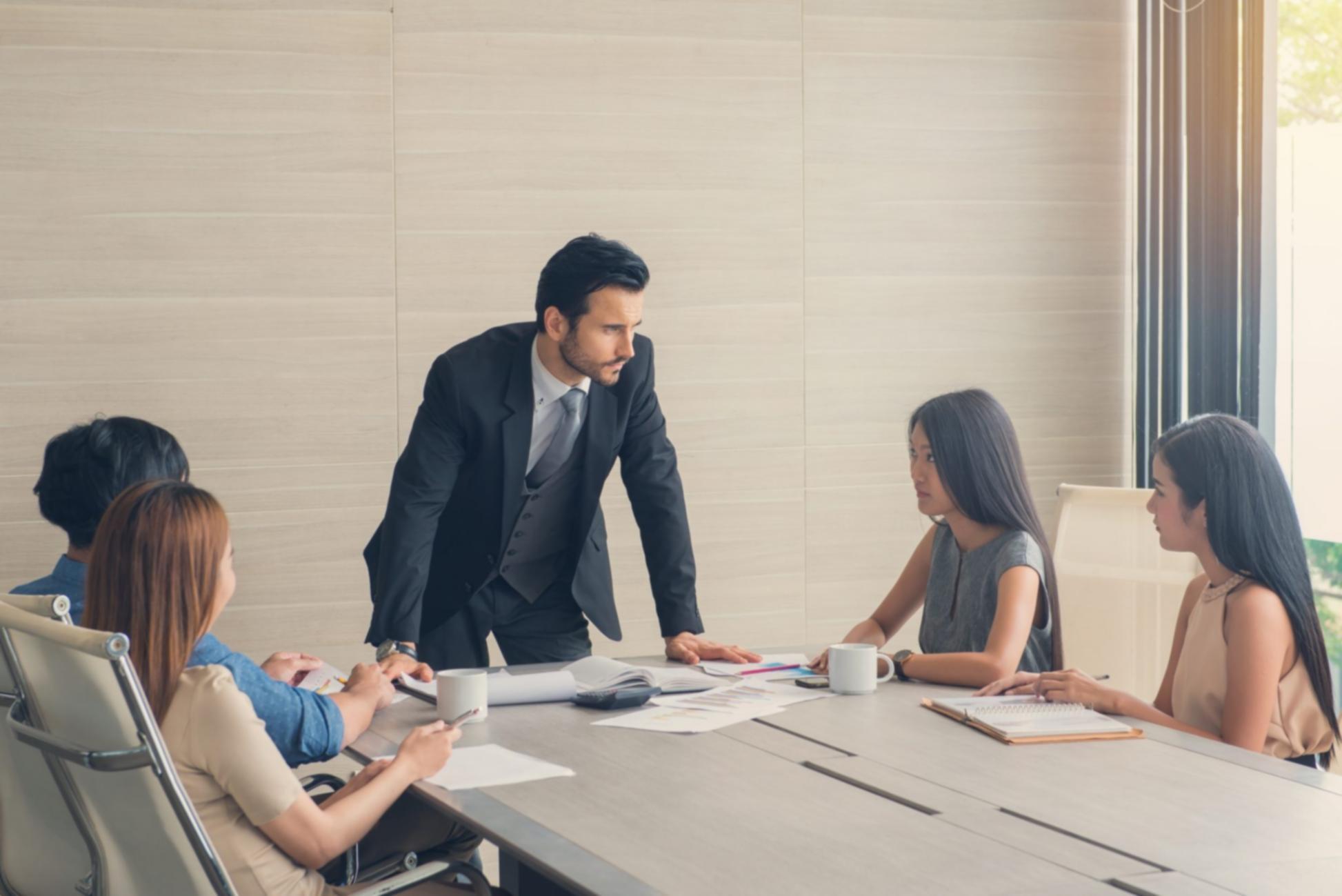 Επαγγελματικό περιβάλλον εργασίας με σύγχρονα εργαλεία